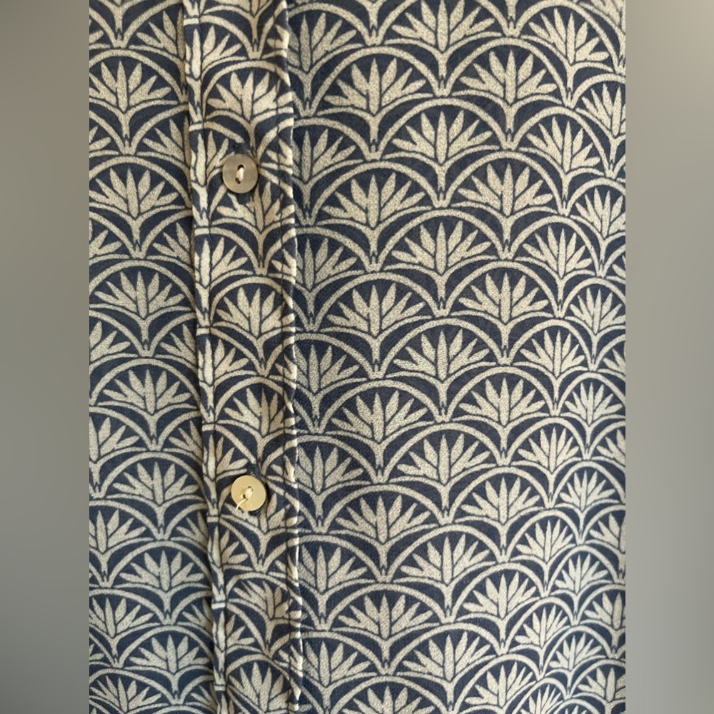 H&M pattern button up - Picture 3 of 3